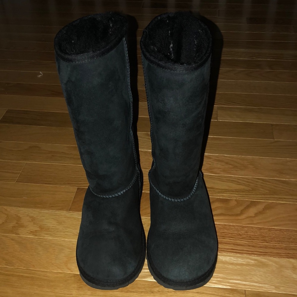 🛍Black tall Uggs!🛍